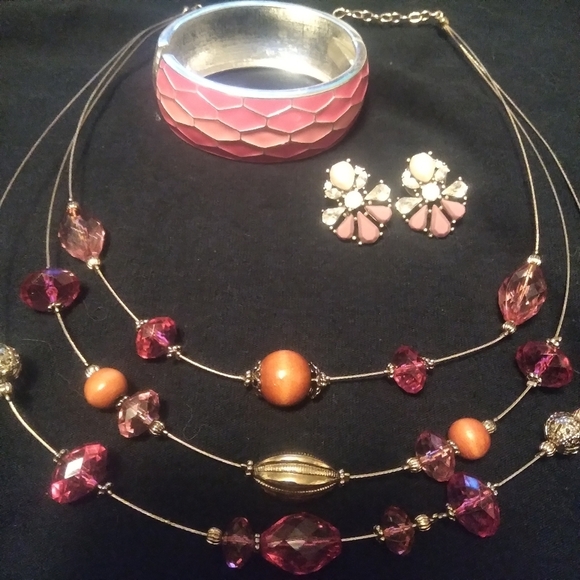 Jewelry - All kinds of pink- Jewelry lot